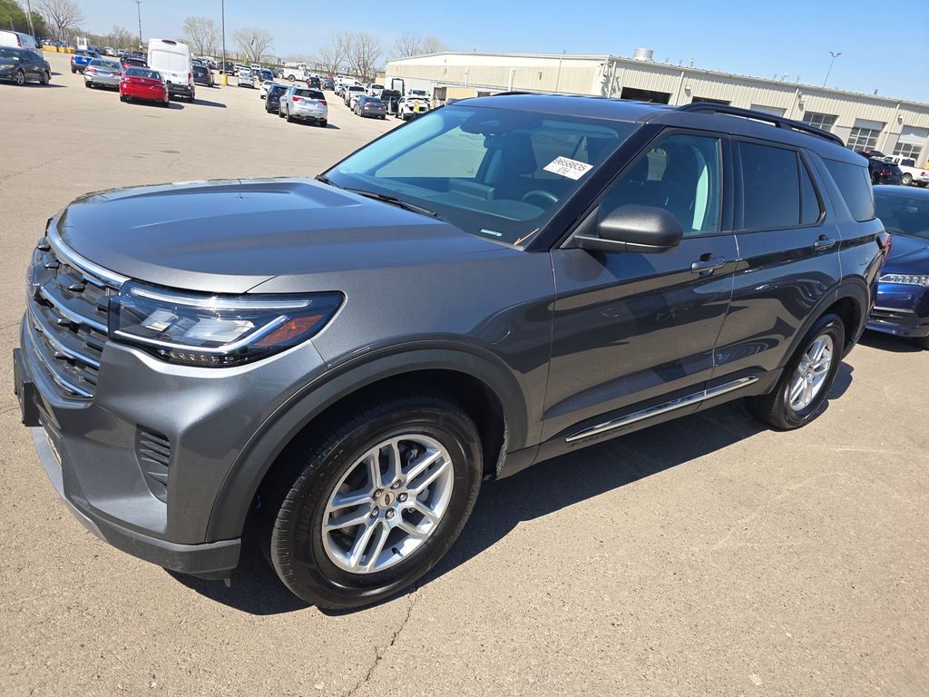 2025 Ford Explorer Active photo