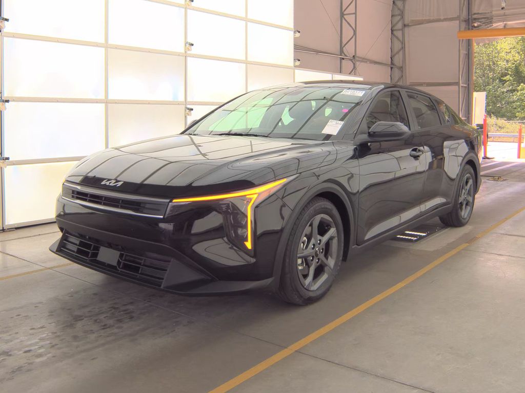 2025 Kia K4 LXS photo