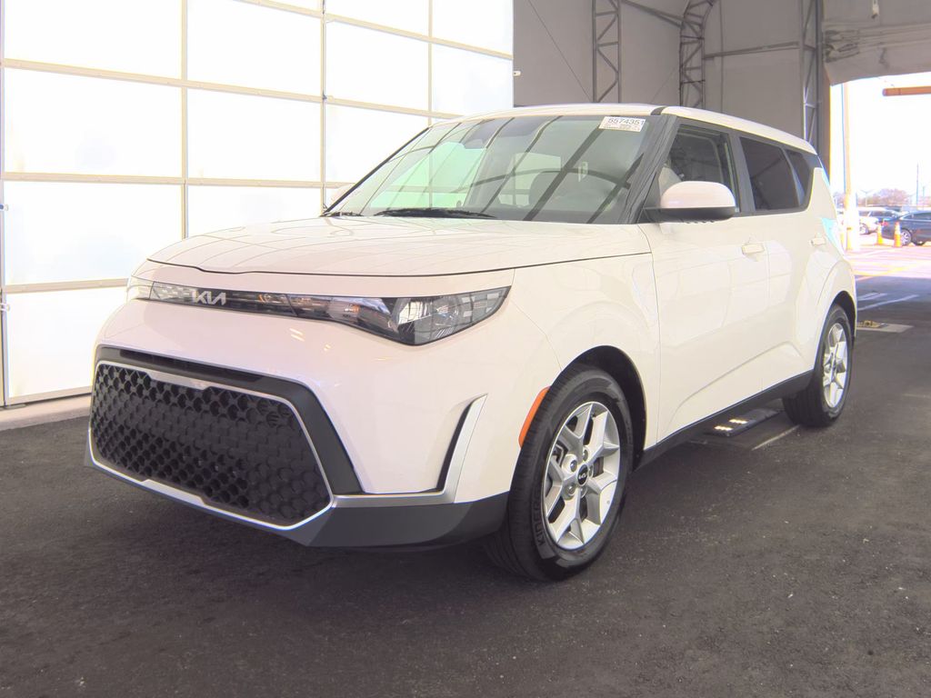2025 Kia Soul LX photo