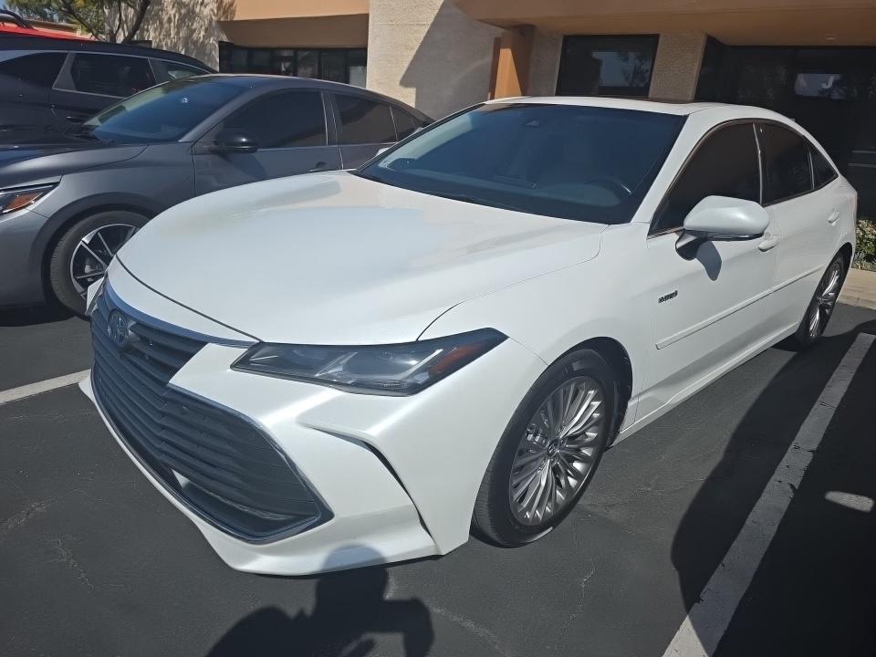 2019 Toyota Avalon Hybrid LTD photo