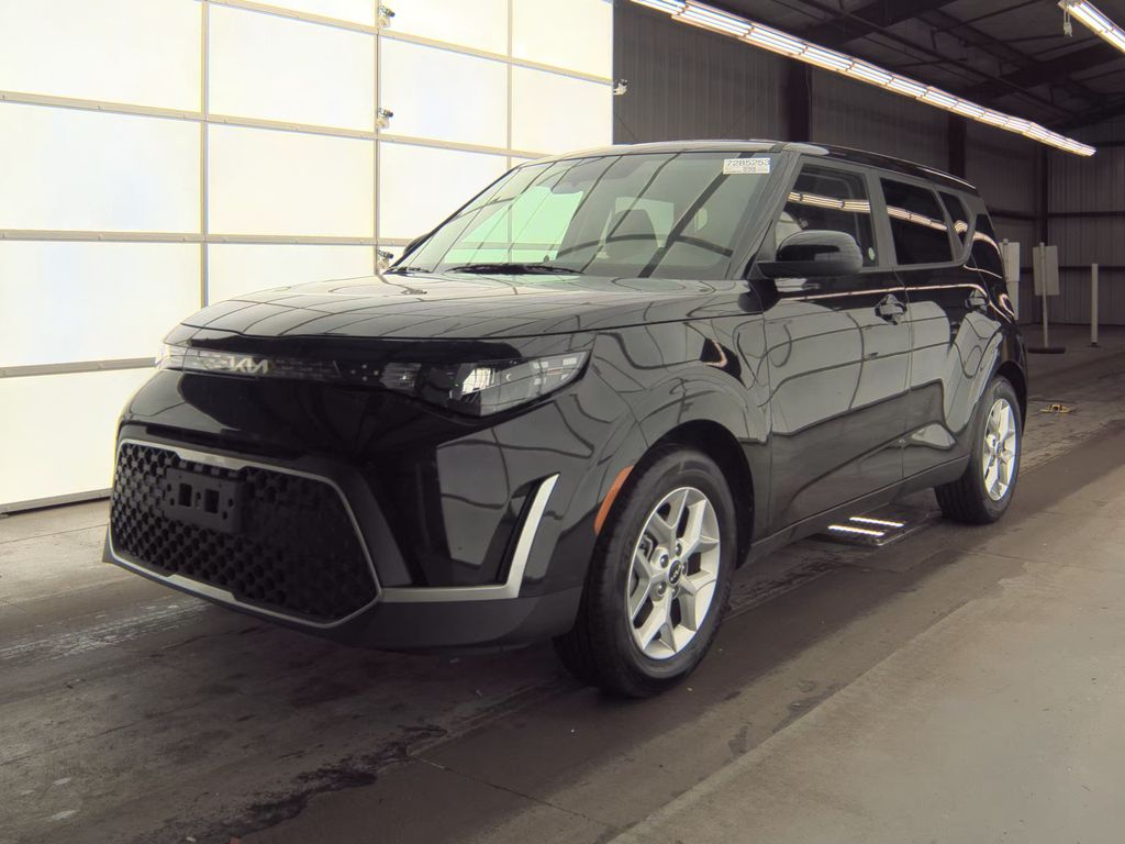 2025 Kia Soul LX photo