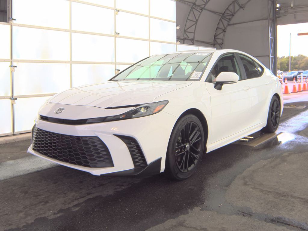 2025 Toyota Camry SE photo