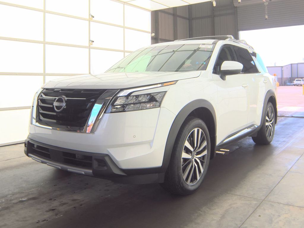 2025 Nissan Pathfinder Platinum photo