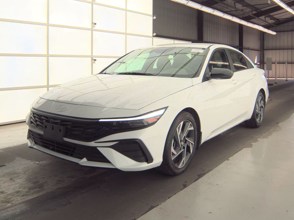2025 Hyundai Elantra SEL Sport photo