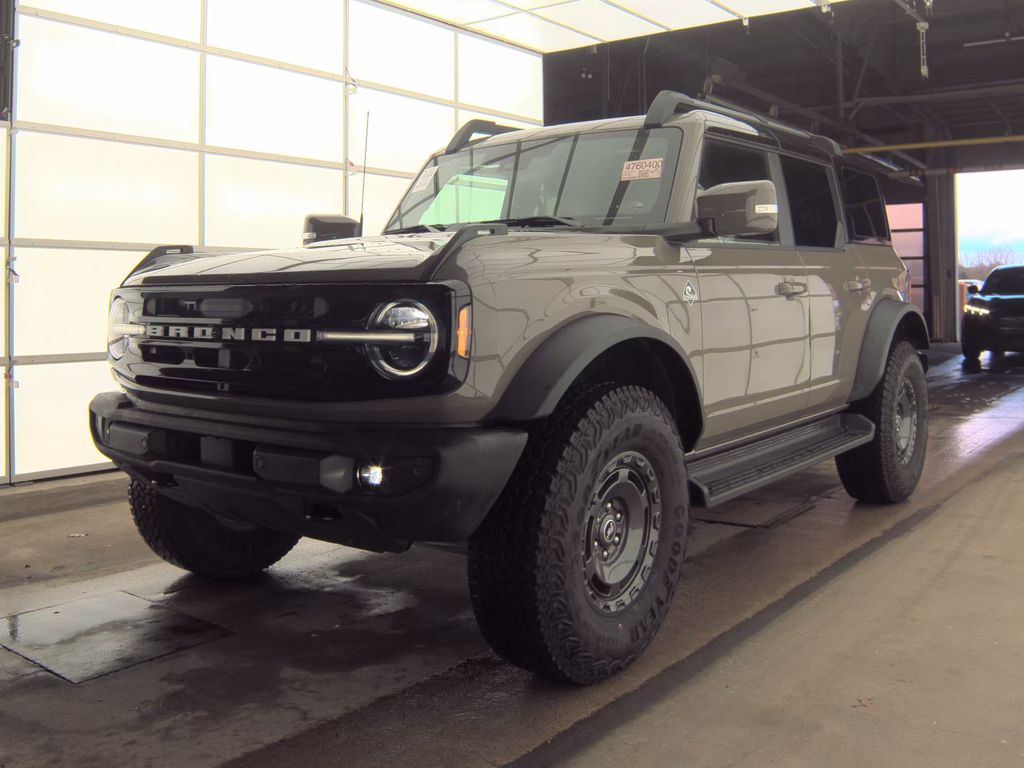 2025 Ford Bronco Outer Bank photo