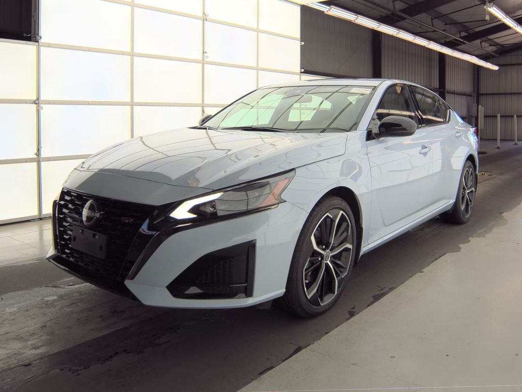 2025 Nissan Altima SR photo