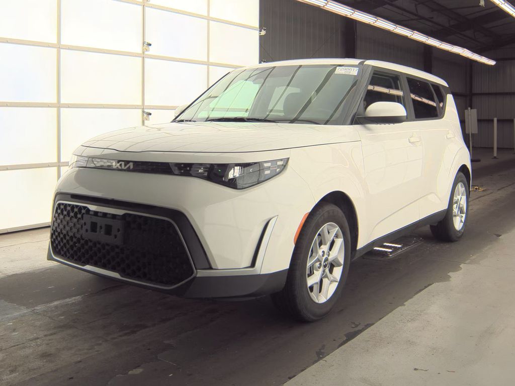 2025 Kia Soul LX photo