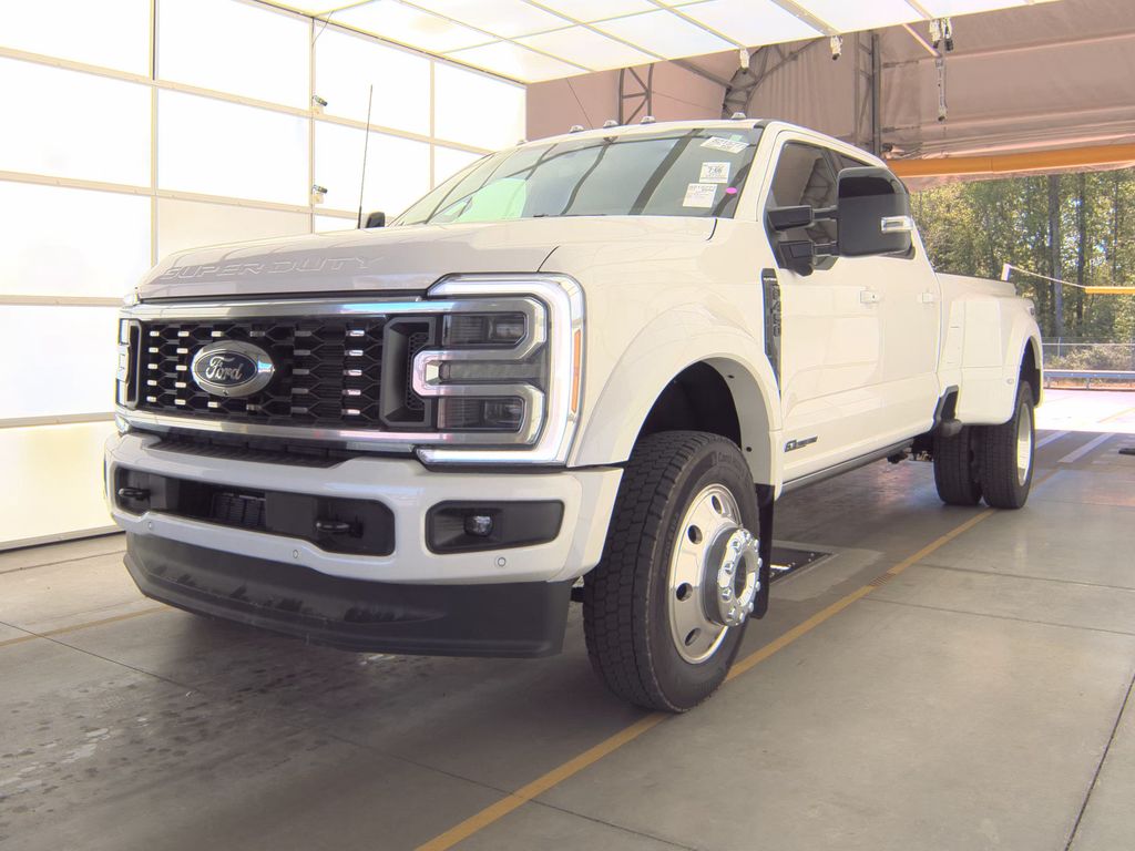 2025 Ford F-450 Platinum photo
