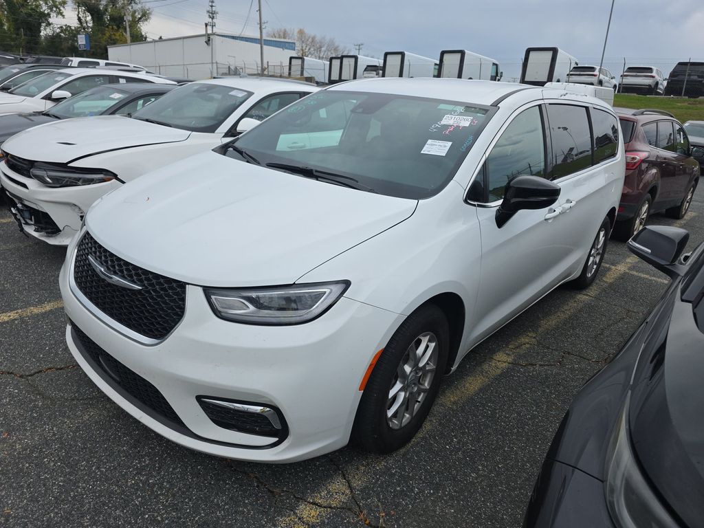 2026 Chrysler Pacifica Select photo