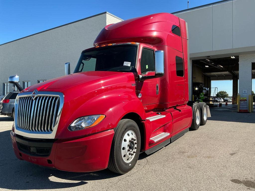 2019 International LT625 photo
