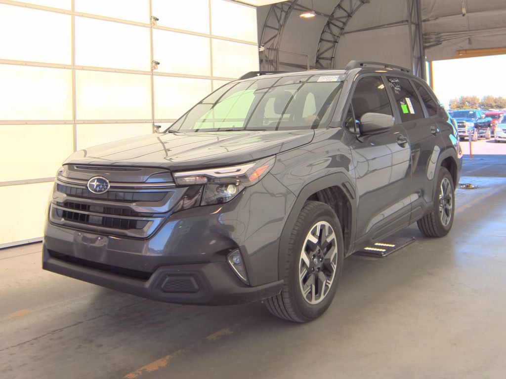 2025 Subaru Forester Premium photo