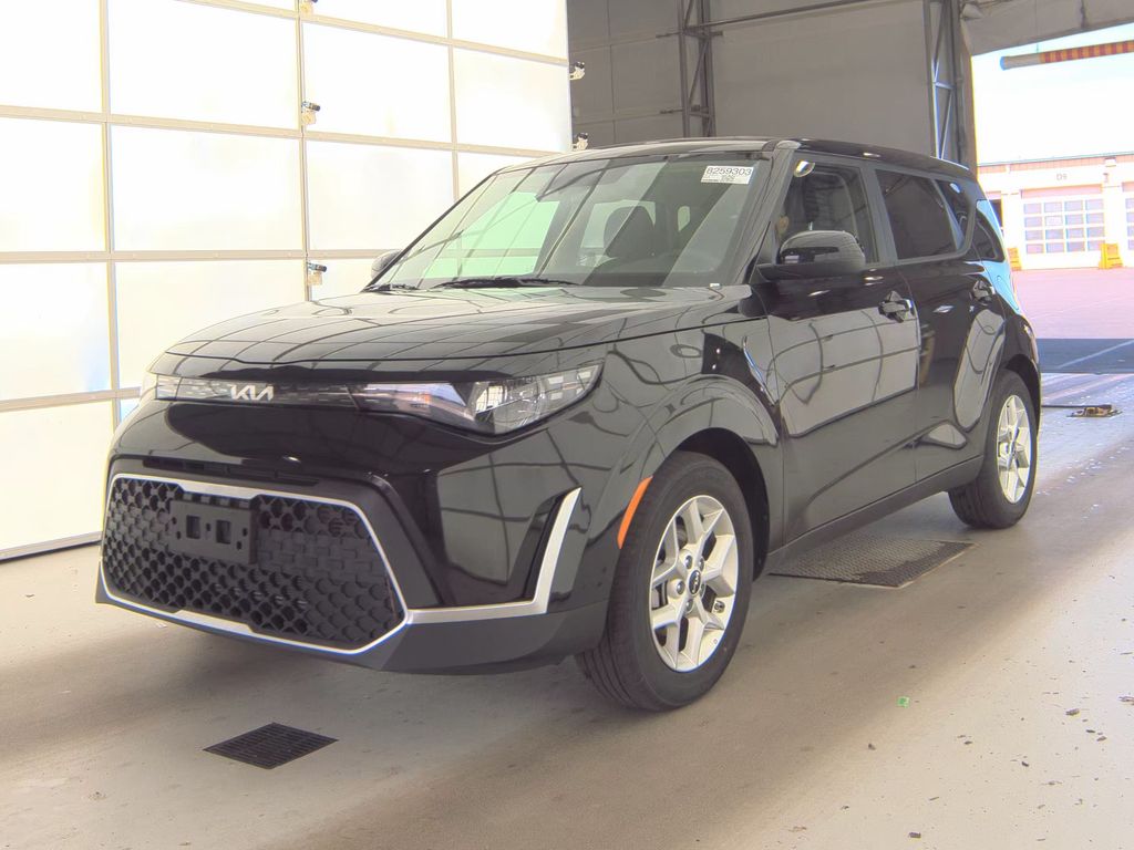 2025 Kia Soul LX photo