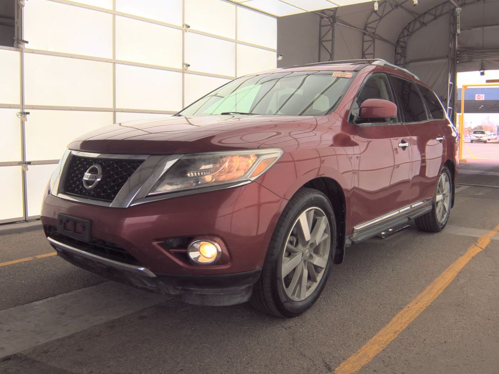 2016 Nissan Pathfinder Platinum photo