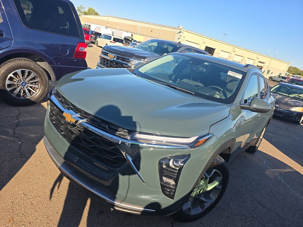 2025 Chevrolet Trax LT photo