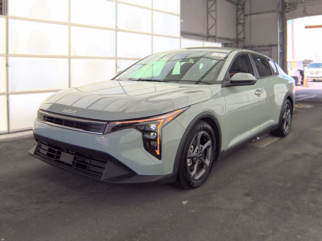 2025 Kia K4 LXS photo