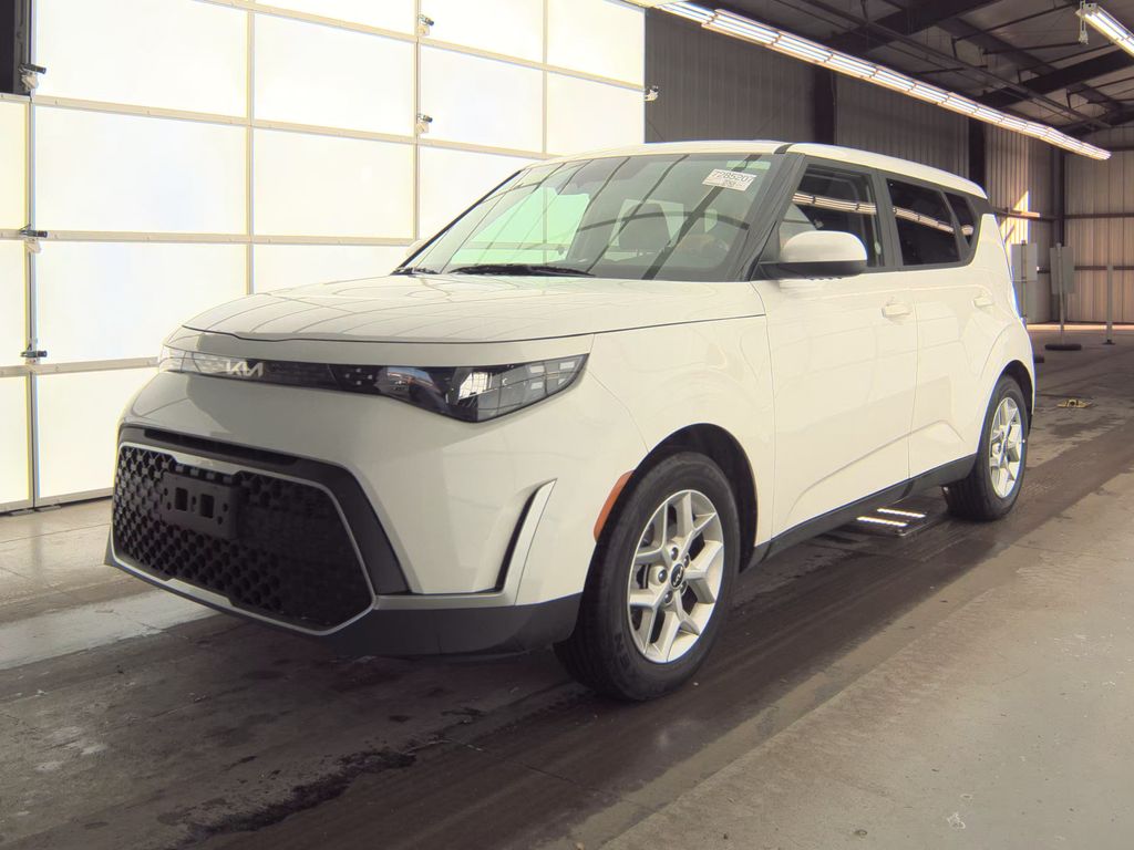2025 Kia Soul LX photo