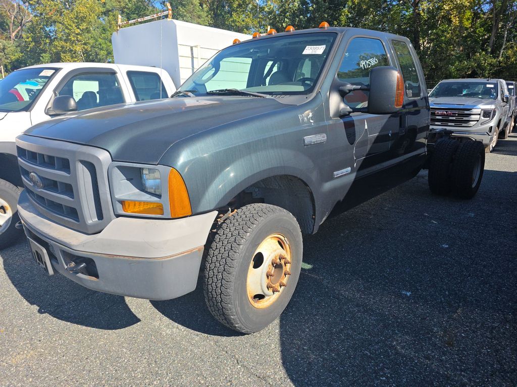 2005 Ford F-350 DRW XL photo