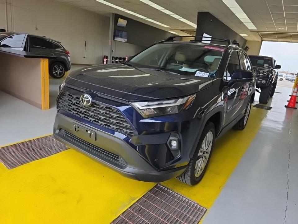 2025 Toyota RAV4 XLE Premiu photo