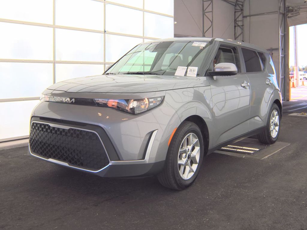 2025 Kia Soul LX photo