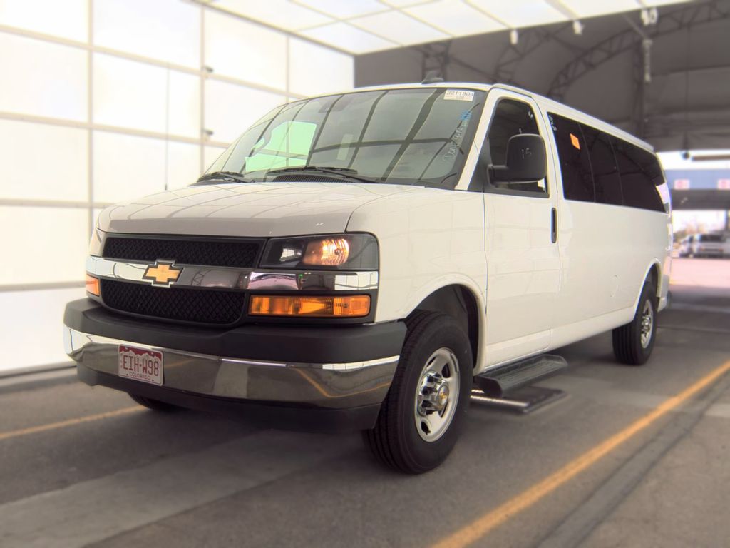 2025 Chevrolet G3500 Pass LT photo