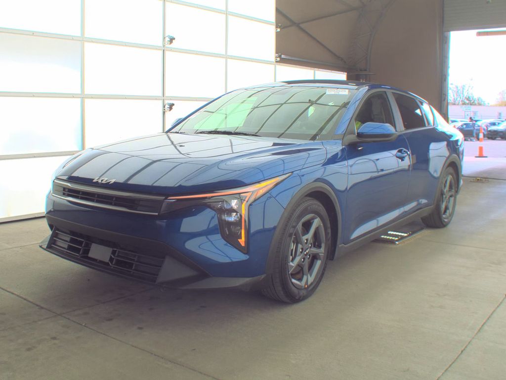 2025 Kia K4 LXS photo