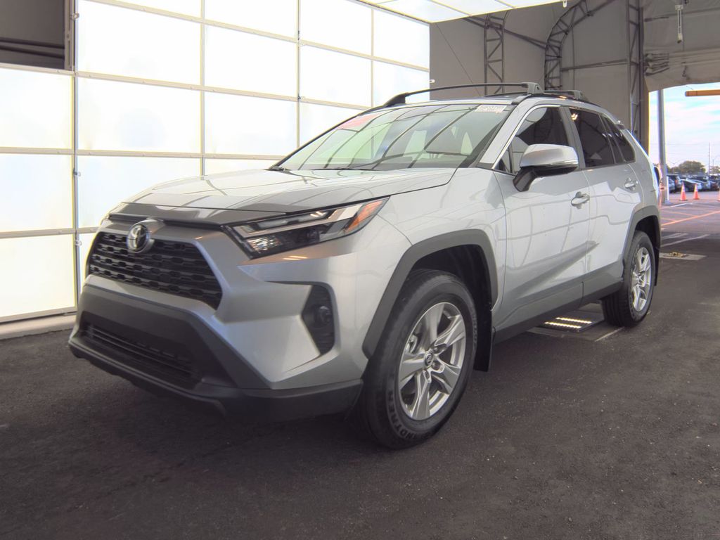 2025 Toyota RAV4 XLE photo