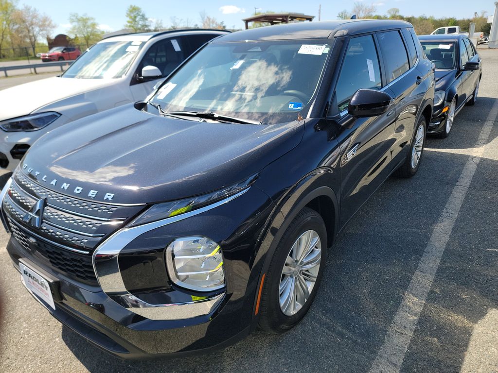 2024 Mitsubishi Outlander ES photo
