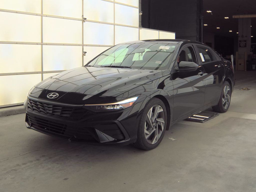 2025 Hyundai Elantra SEL Sport photo
