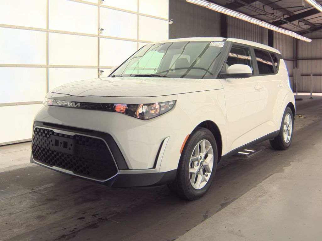 2025 Kia Soul LX photo