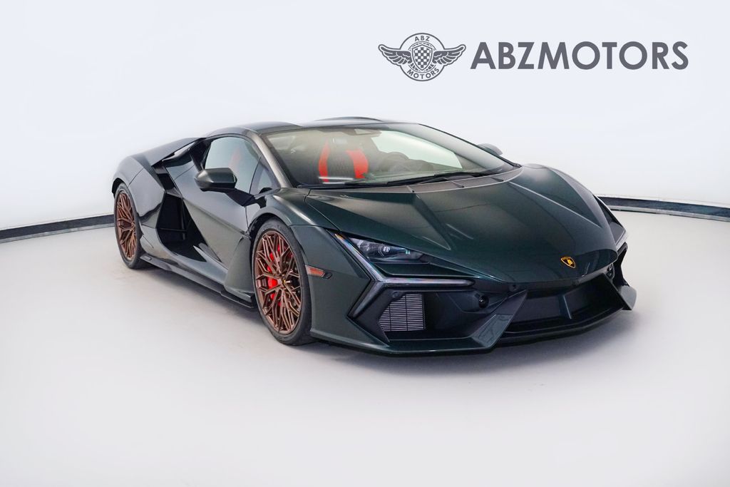 2025 Lamborghini Revuelto Base photo