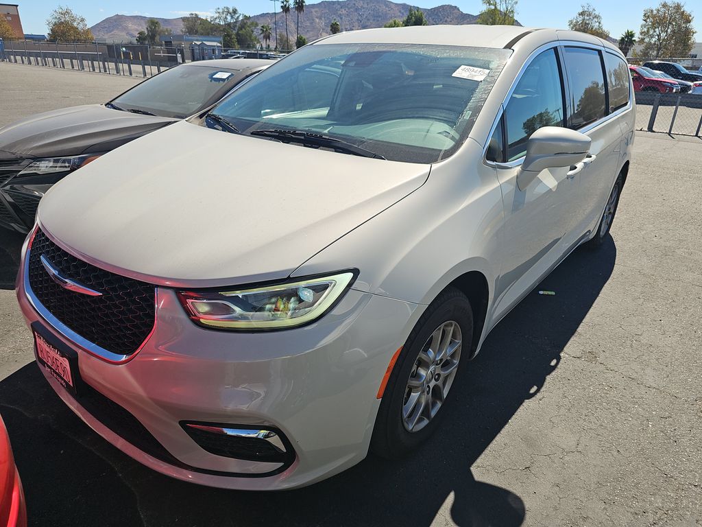 2021 Chrysler Pacifica Touring photo