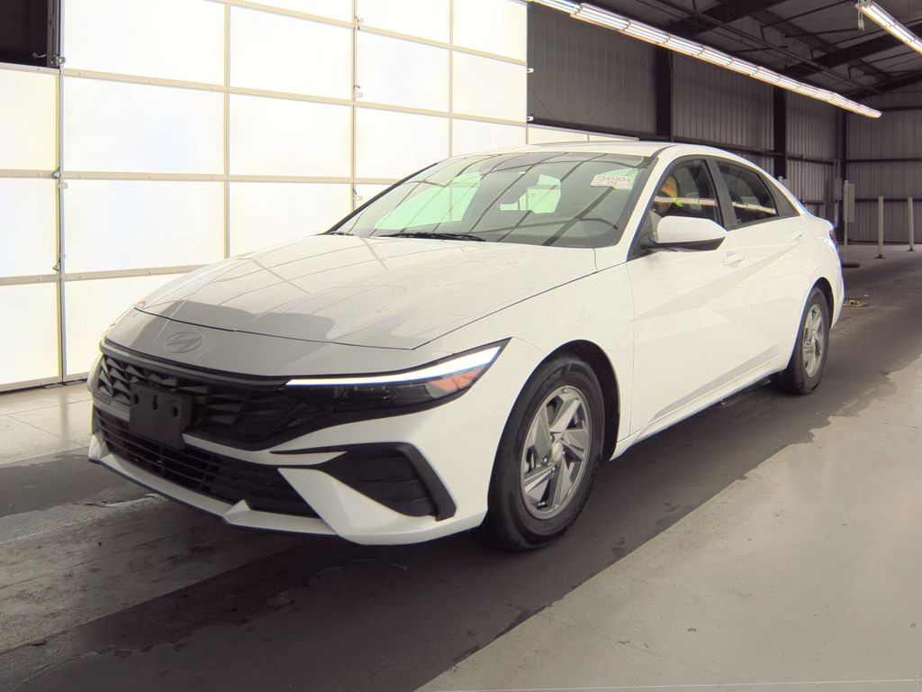2025 Hyundai Elantra SE photo