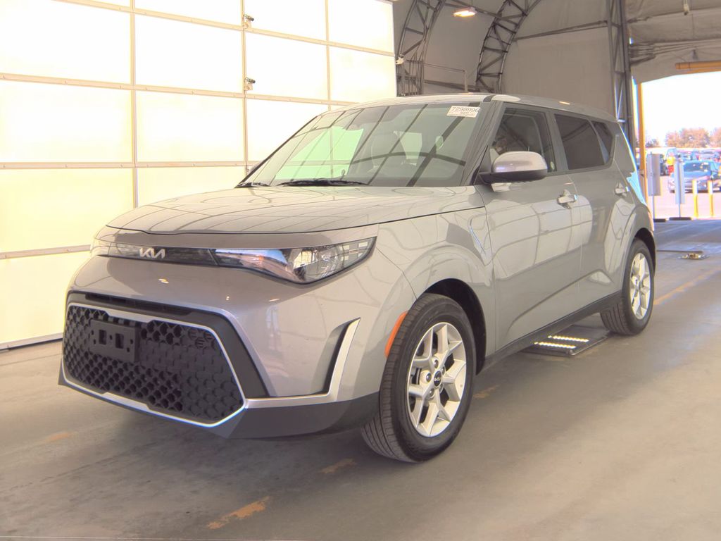2025 Kia Soul LX photo