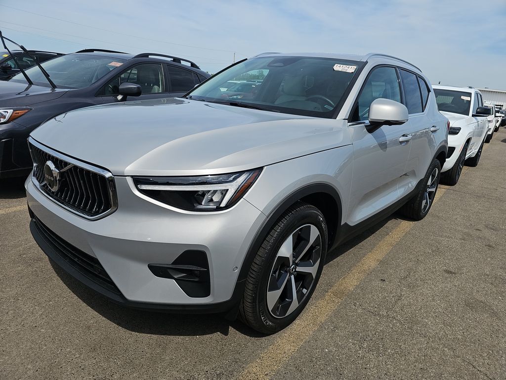 2025 Volvo XC40 Plus Brite photo
