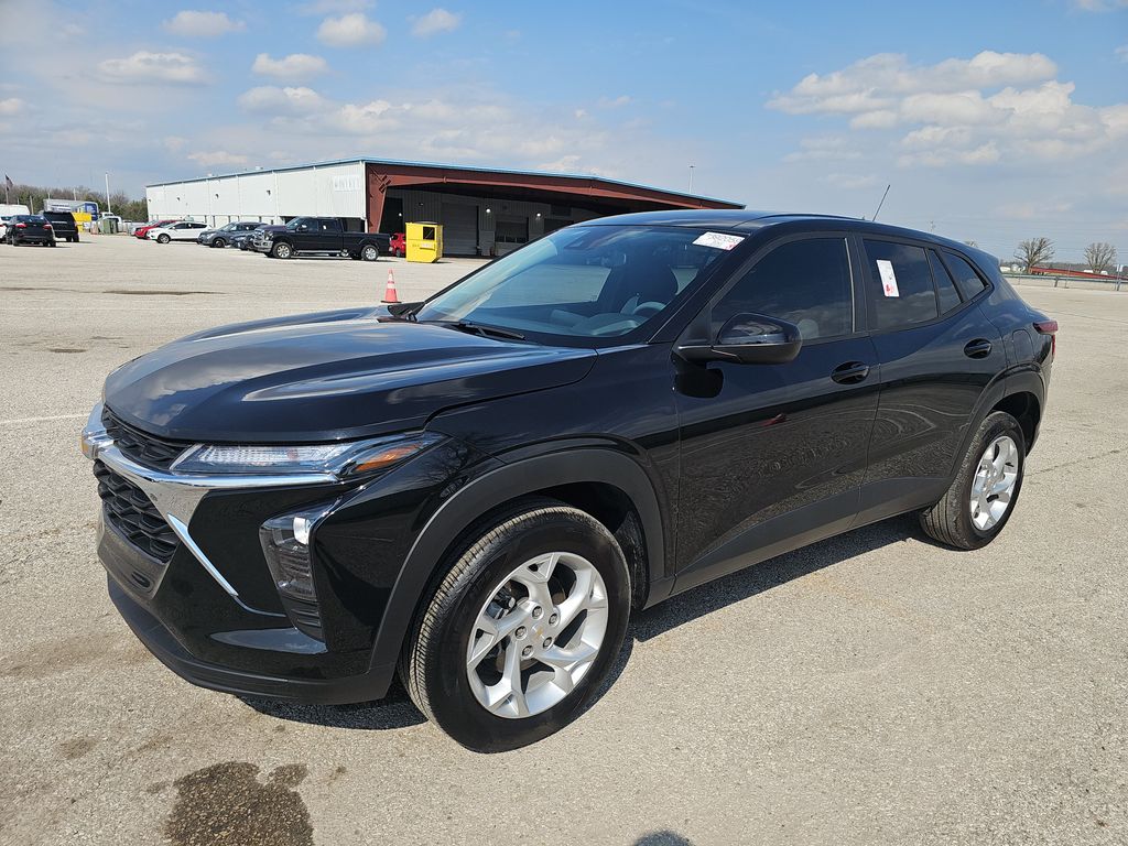 2025 Chevrolet Trax LS photo