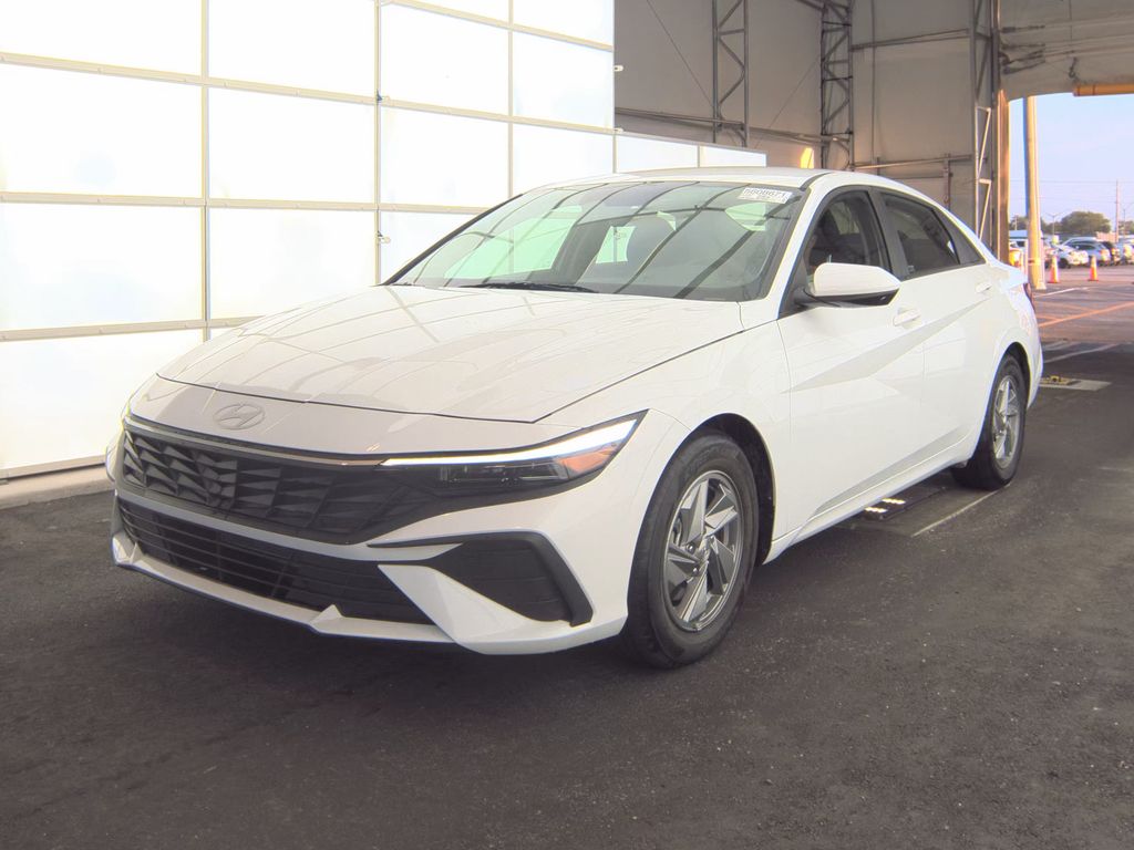 2025 Hyundai Elantra SE photo