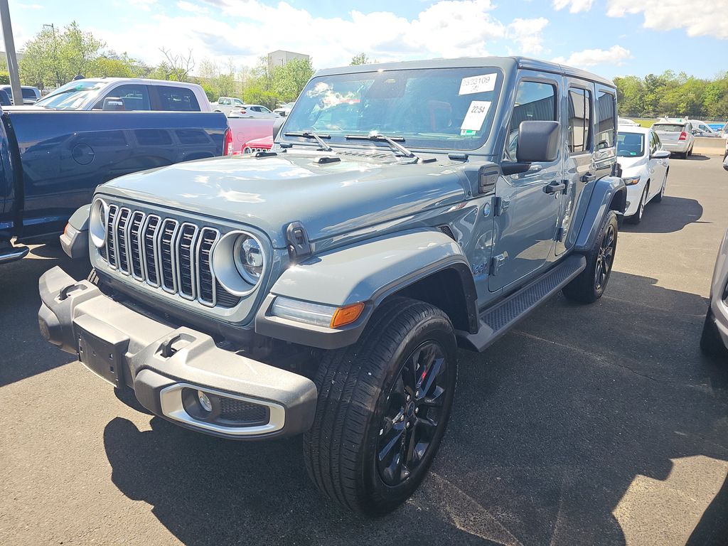 2025 Jeep Wrangler Sahara photo