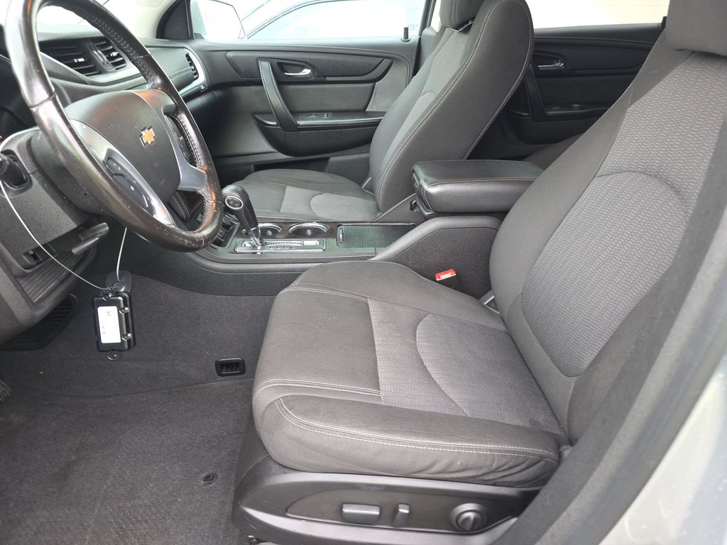 2017 Chevrolet Traverse 1LT photo