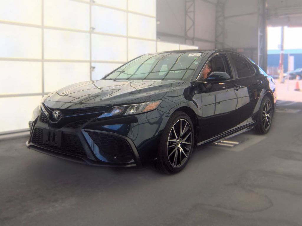 2021 Toyota Camry SE photo
