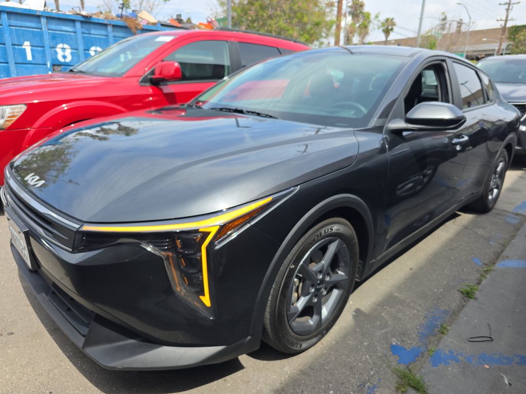 2025 Kia K4 LXS photo