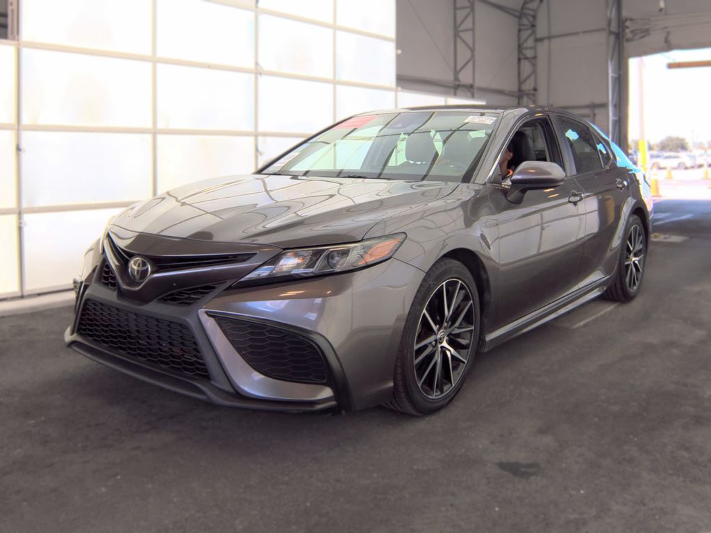 2021 Toyota Camry SE photo