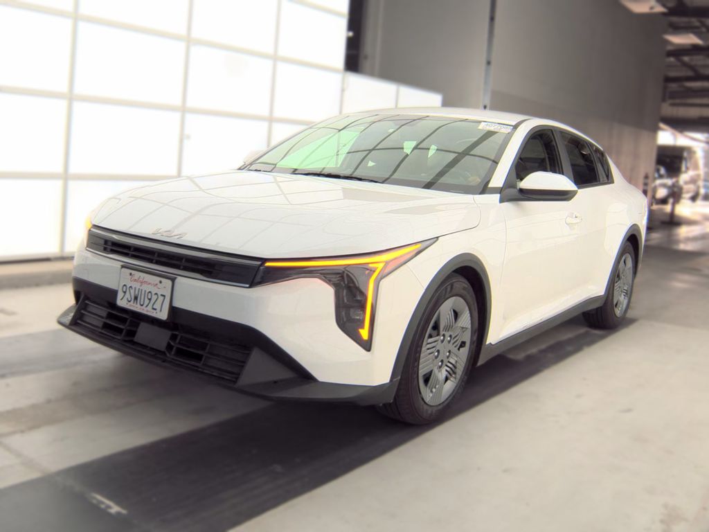 2025 Kia K4 LX photo