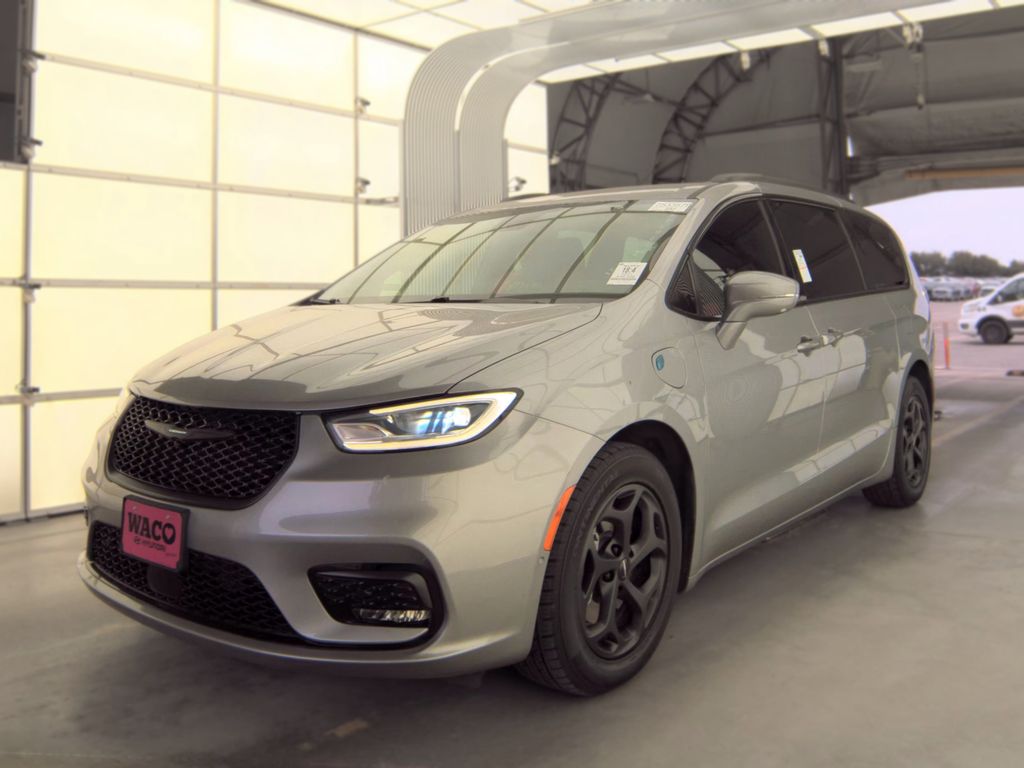 2021 Chrysler Pacifica Touring L photo