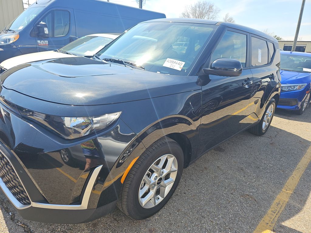 2025 Kia Soul LX photo