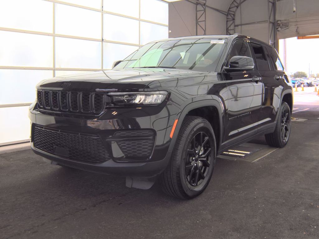 2025 Jeep Grand Cherokee Altitude photo