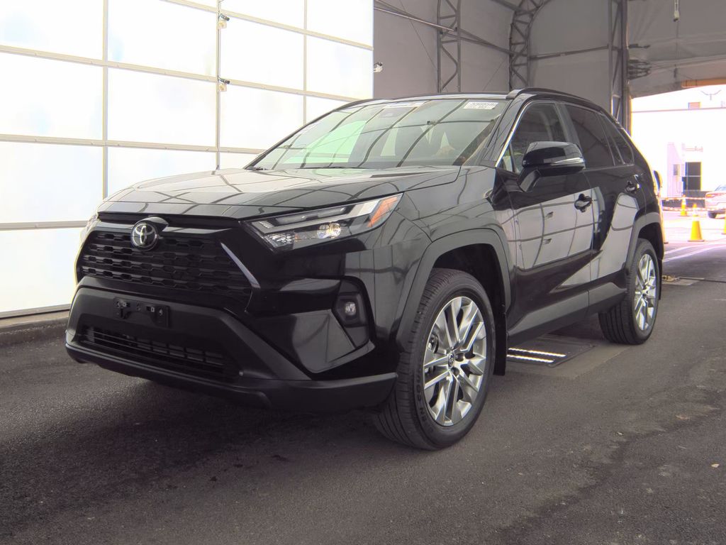 2025 Toyota RAV4 XLE Premiu photo