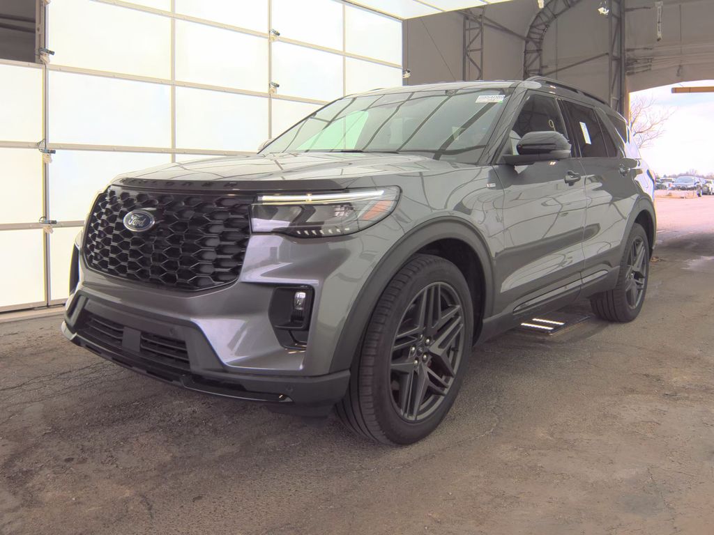 2025 Ford Explorer ST-Line photo