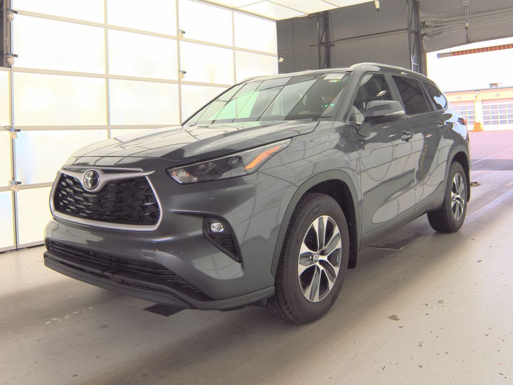 2025 Toyota Highlndr XLE photo
