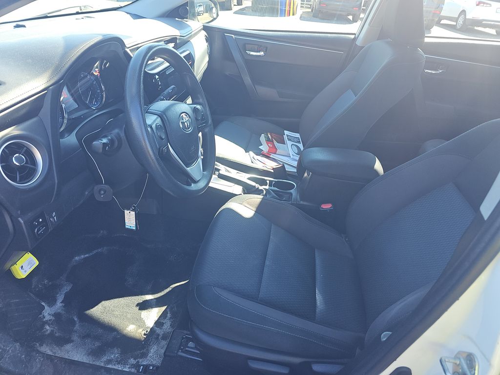2019 Toyota Corolla LE photo