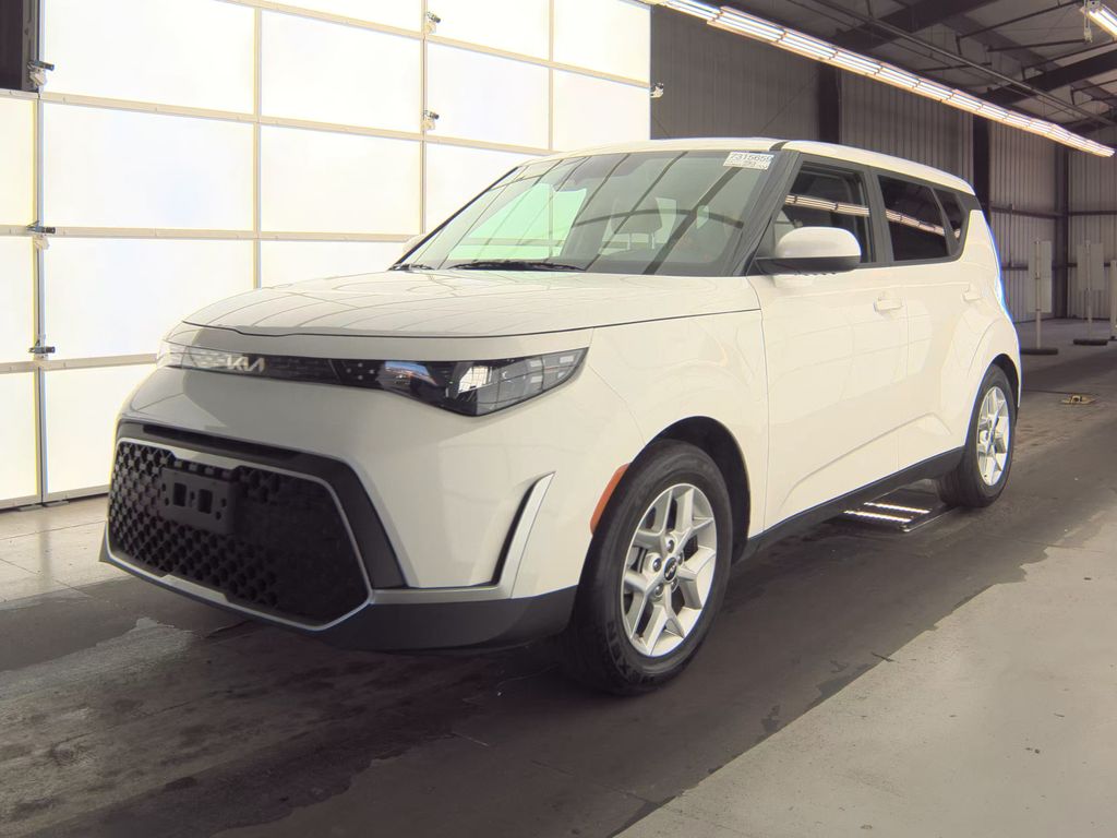2025 Kia Soul LX photo